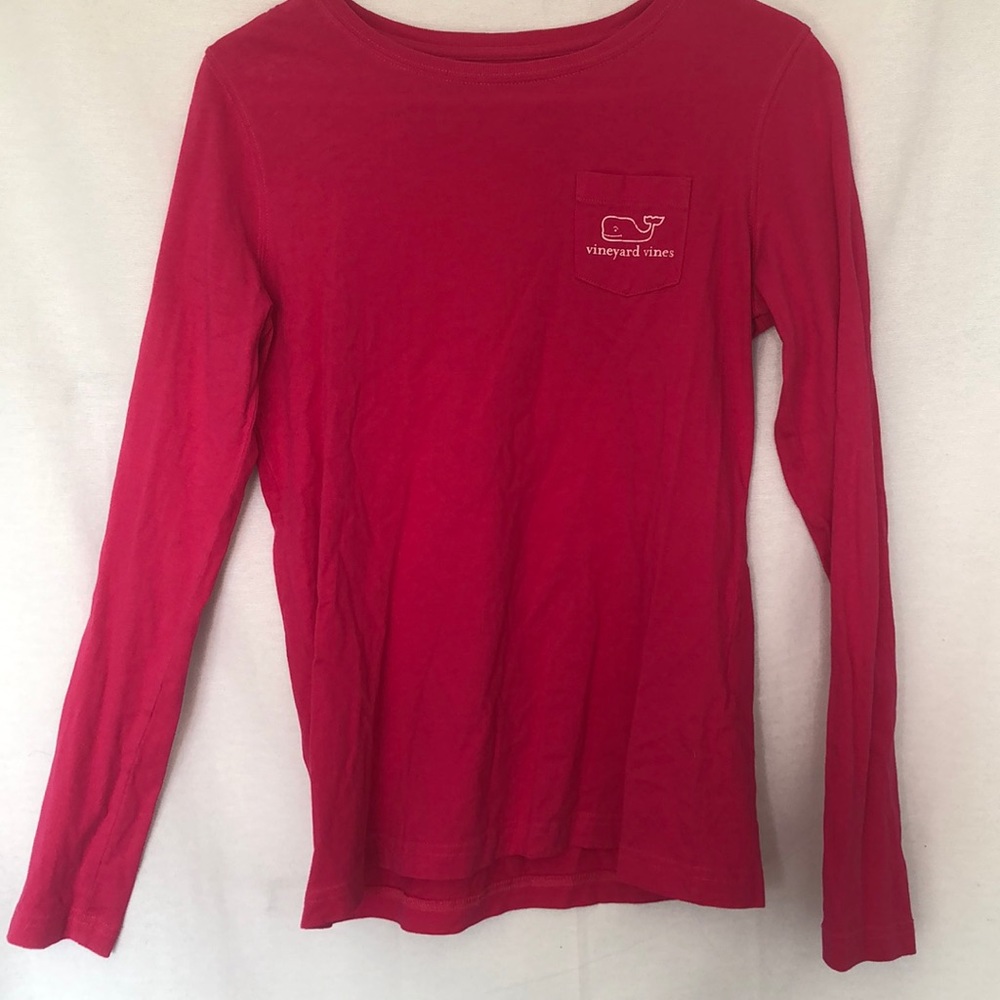 pink vineyard vines shirt